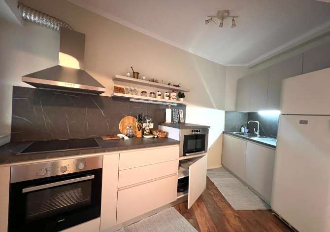 Shtepi me qera Apartament ne Tirane, 2+1, Mobilimi E mobiluar, Pagesa 800  Euro.