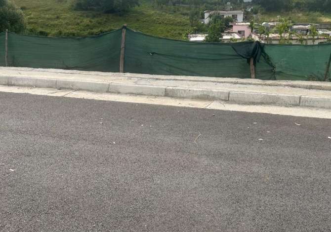 Truall ose Toke  ne Tirane - 72,000 Euro