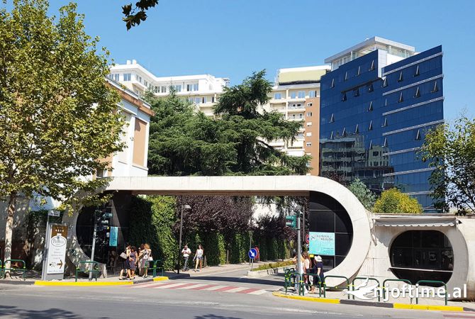 Shtepi ne shitje Apartament ne Tirane, 2+1, Mobilimi E mobiluar, Pagesa 195,000  Euro.