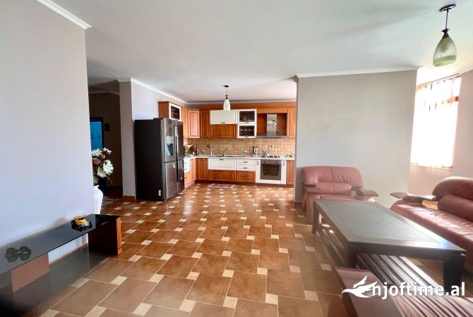 Shtepi ne shitje Apartament ne Durres, 3+1, Mobilimi E mobiluar, Pagesa 220,000  Euro.