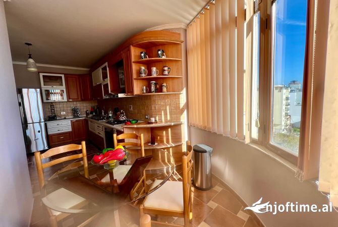 Shtepi ne shitje Apartament ne Durres, 3+1, Mobilimi E mobiluar, Pagesa 220,000  Euro.