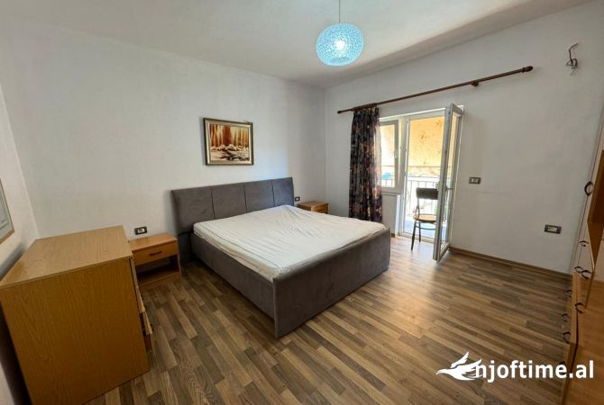 Shtepi ne shitje Apartament ne Tirane, 2+1, Mobilimi E mobiluar, Pagesa 135,000  Euro.