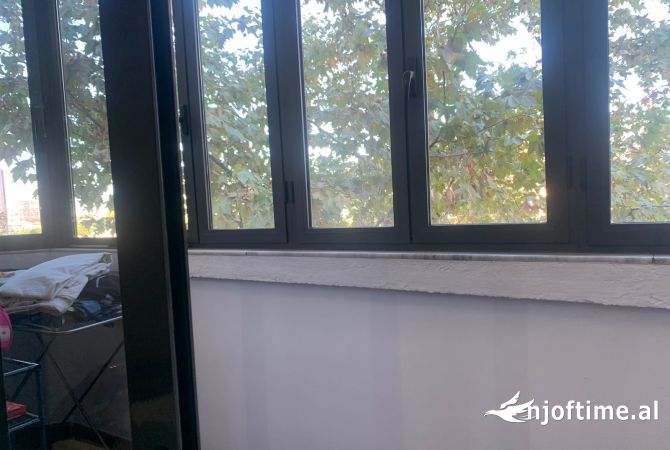 Shtepi me qera Apartament ne Tirane, 3+1, Mobilimi E mobiluar, Pagesa 650  Euro.