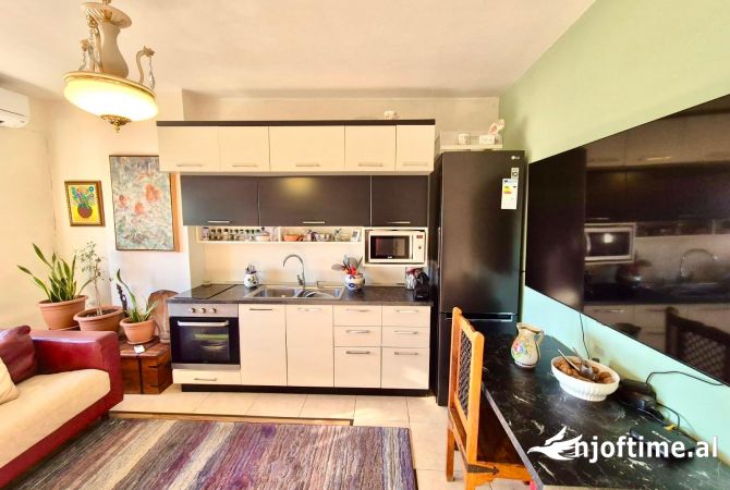 Shtepi ne shitje Apartament ne Tirane, 2+1, Mobilimi E mobiluar, Pagesa 190,000  Euro.