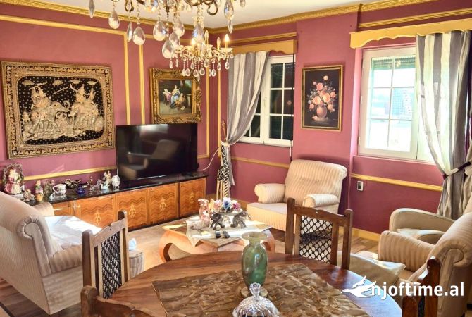 Shtepi ne shitje Apartament ne Tirane, 1+1, Mobilimi E mobiluar, Pagesa 172,000  Euro.