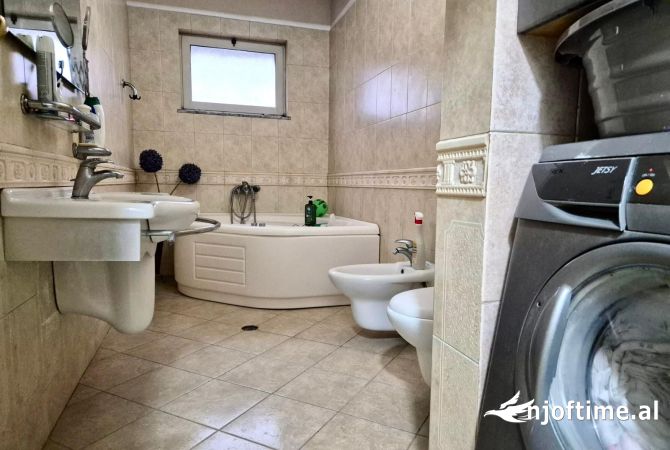 Shtepi ne shitje Apartament ne Tirane, 1+1, Mobilimi E mobiluar, Pagesa 172,000  Euro.