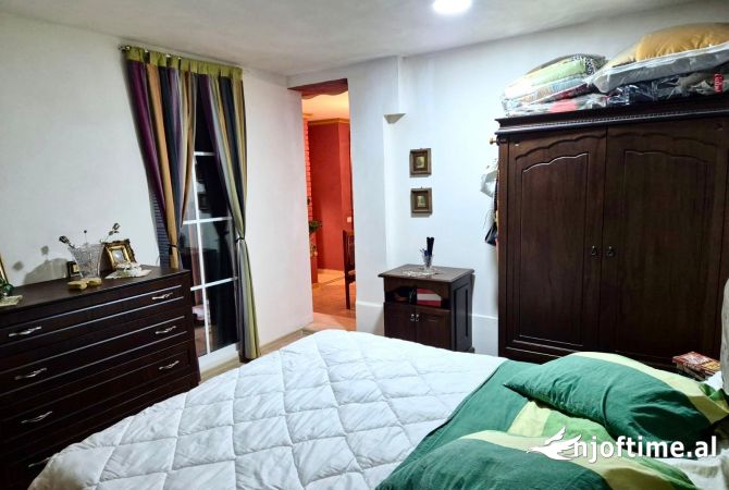 Shtepi ne shitje Apartament ne Tirane, 1+1, Mobilimi E mobiluar, Pagesa 172,000  Euro.