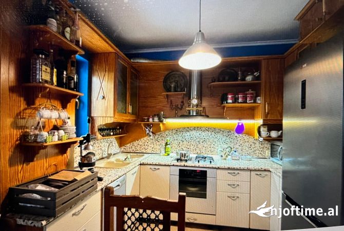 Shtepi ne shitje Apartament ne Tirane, 1+1, Mobilimi E mobiluar, Pagesa 172,000  Euro.