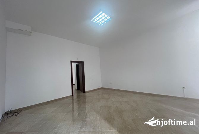 Ambient biznesi me qera 1+1 ne Tirane - 400 Euro