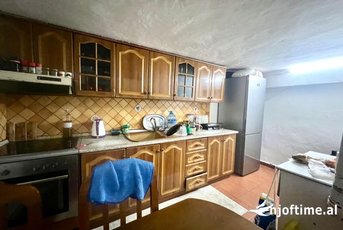 Shtepi ne shitje 2+1 ne Tirane - 90,000 Euro