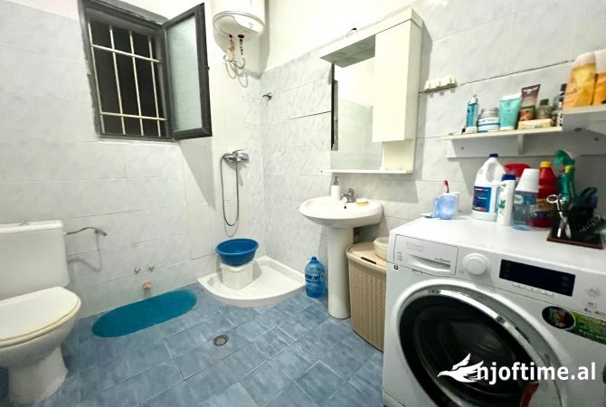 Shtepi ne shitje Apartament ne Tirane, 2+1, Mobilimi E mobiluar, Pagesa 90,000  Euro.
