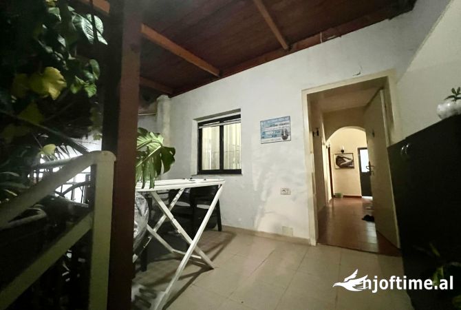 Shtepi ne shitje Apartament ne Tirane, 2+1, Mobilimi E mobiluar, Pagesa 90,000  Euro.