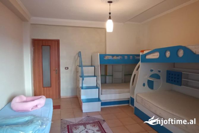 Shtepi me qera Apartament ne Tirane, 2+1, Mobilimi E mobiluar, Pagesa 600  Euro.
