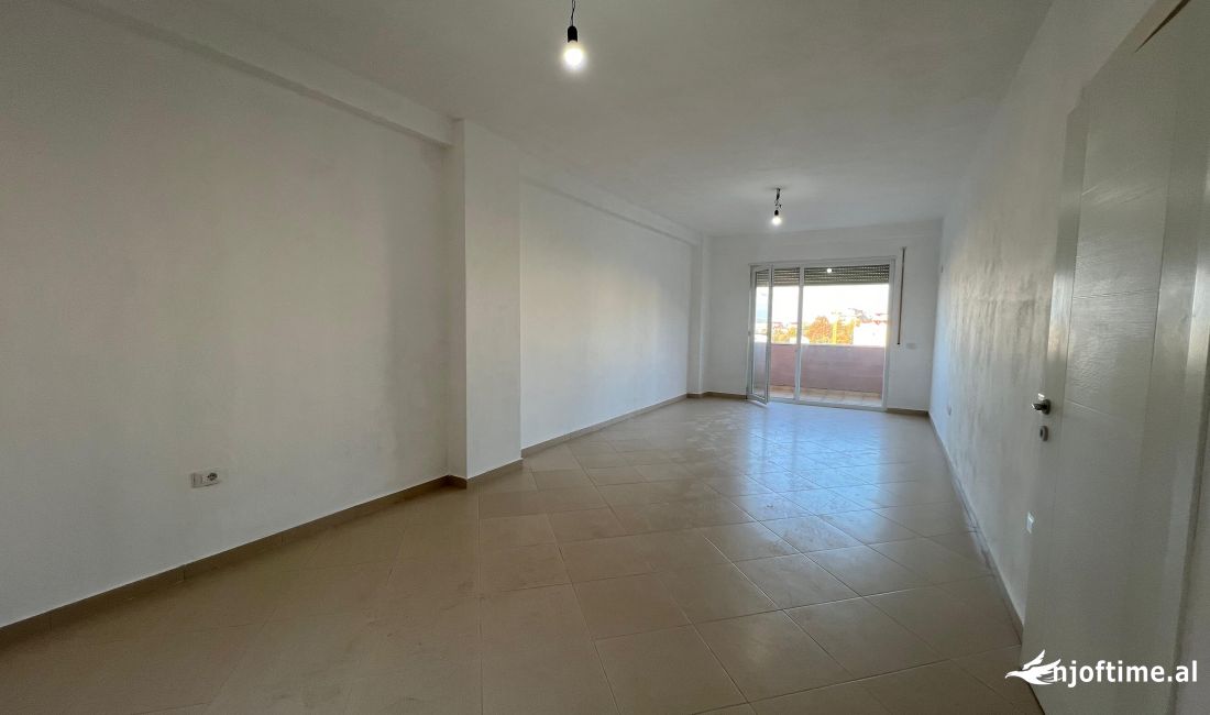 Shtepi ne shitje Apartament ne Tirane, 2+1, Mobilimi Bosh, pa mobiluar, Pagesa 110,000  Euro.