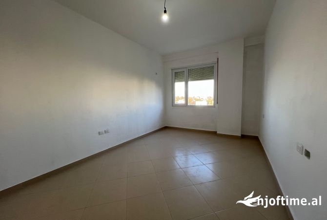 Shtepi ne shitje Apartament ne Tirane, 2+1, Mobilimi Bosh, pa mobiluar, Pagesa 110,000  Euro.