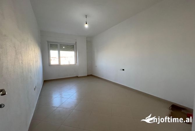 Shtepi ne shitje Apartament ne Tirane, 2+1, Mobilimi Bosh, pa mobiluar, Pagesa 110,000  Euro.