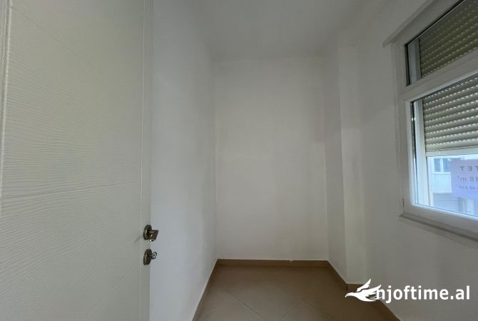 Shtepi ne shitje Apartament ne Tirane, 2+1, Mobilimi Bosh, pa mobiluar, Pagesa 110,000  Euro.