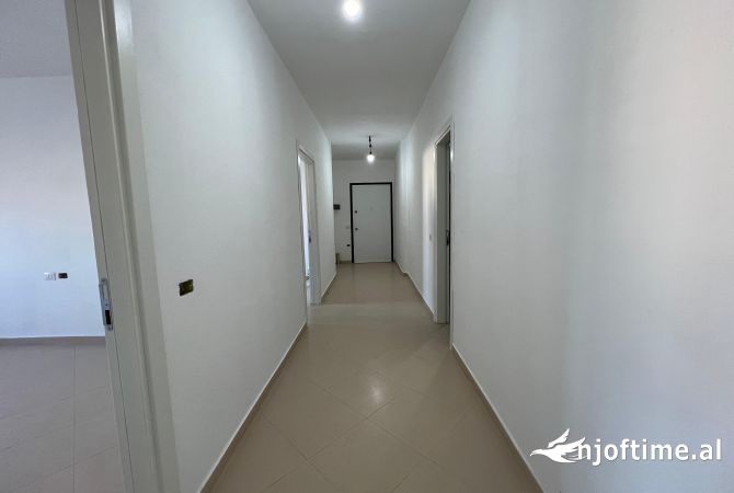 Shtepi ne shitje Apartament ne Tirane, 2+1, Mobilimi Bosh, pa mobiluar, Pagesa 110,000  Euro.