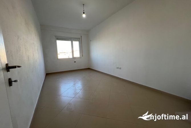 Shtepi ne shitje Apartament ne Tirane, 2+1, Mobilimi Bosh, pa mobiluar, Pagesa 110,000  Euro.