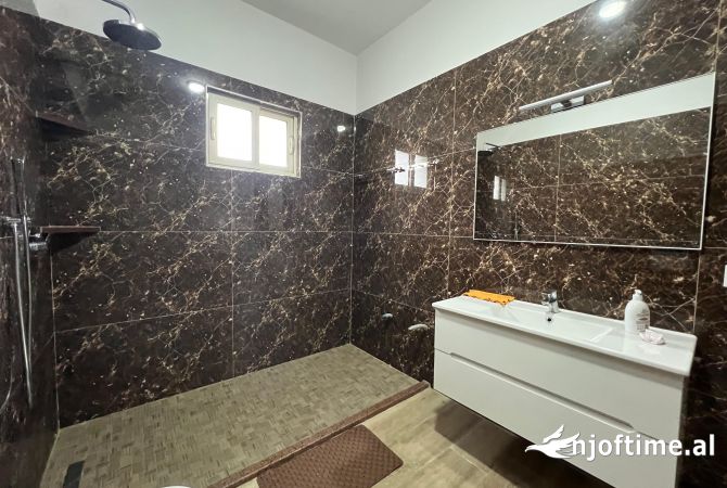 Shtepi ne shitje Shtepi Private ne Durres, 2+1, Mobilimi E mobiluar, Pagesa 330,000  Euro.