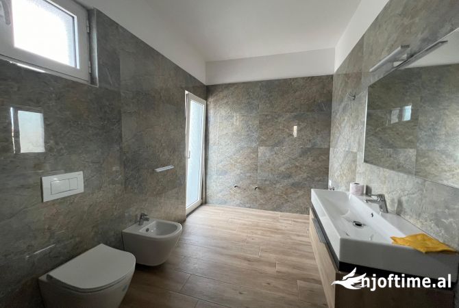 Shtepi ne shitje Shtepi Private ne Durres, 2+1, Mobilimi E mobiluar, Pagesa 330,000  Euro.