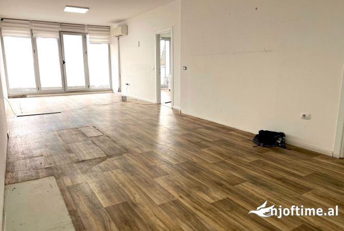 Ambient biznesi me qera 3+1 ne Tirane - 2,300 Euro