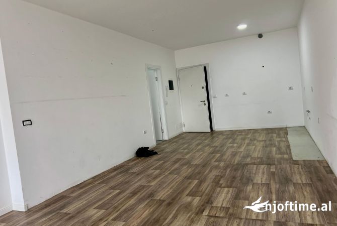 Ambient biznesi me qera 3+1 ne Tirane - 2,300 Euro