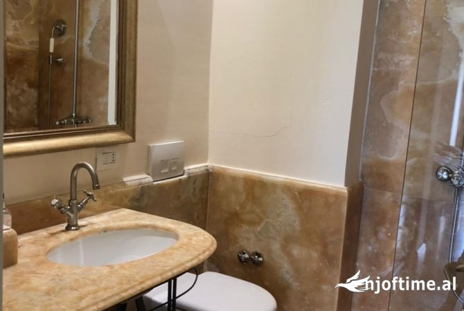 Shtepi me qera Apartament ne Tirane, 2+1, Mobilimi E mobiluar, Pagesa 1,000  Euro.