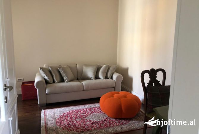 Shtepi me qera 2+1 ne Tirane - 1,000 Euro