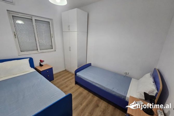 Shtepi me qera Shtepi Private ne Tirane, 3+1, Mobilimi E mobiluar, Pagesa 550  Euro.