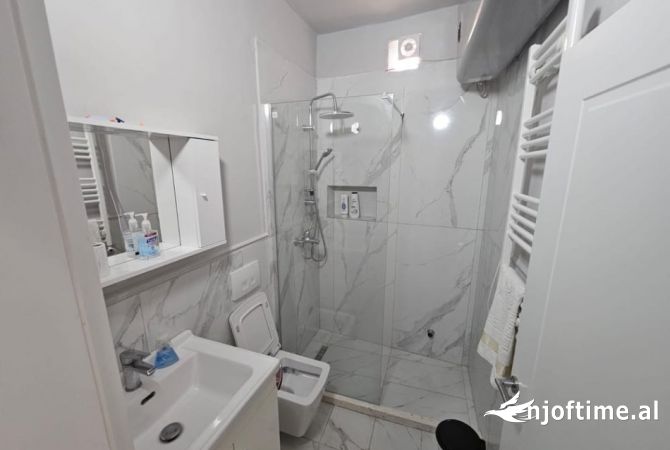 Shtepi me qera Shtepi Private ne Tirane, 3+1, Mobilimi E mobiluar, Pagesa 550  Euro.
