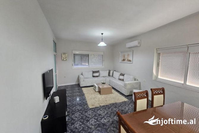 Shtepi me qera Shtepi Private ne Tirane, 3+1, Mobilimi E mobiluar, Pagesa 550  Euro.