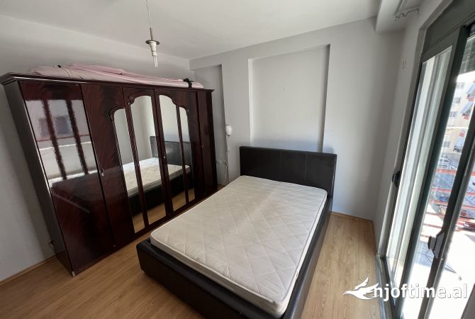 Shtepi ne shitje Apartament ne Tirane, 2+1, Mobilimi Pjeserisht e mobiluar, Pagesa 125,000  Euro.