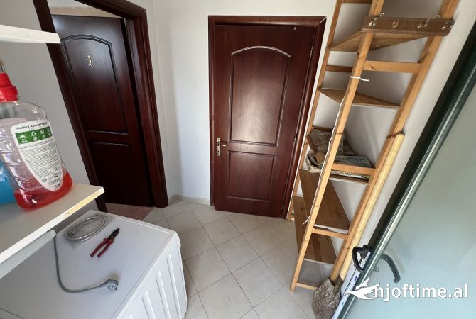 Shtepi ne shitje Apartament ne Tirane, 2+1, Mobilimi Pjeserisht e mobiluar, Pagesa 125,000  Euro.