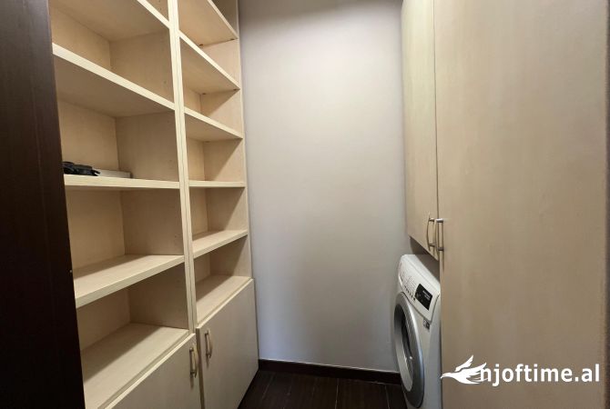 Shtepi me qera Apartament ne Tirane, 2+1, Mobilimi E mobiluar, Pagesa 800  Euro.