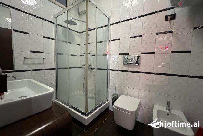 Shtepi me qera Apartament ne Tirane, 2+1, Mobilimi E mobiluar, Pagesa 800  Euro.