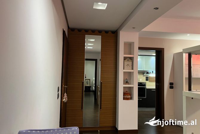 Shtepi me qera Apartament ne Tirane, 2+1, Mobilimi E mobiluar, Pagesa 800  Euro.