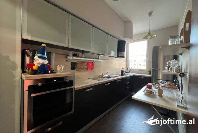 Shtepi me qera Apartament ne Tirane, 2+1, Mobilimi E mobiluar, Pagesa 800  Euro.