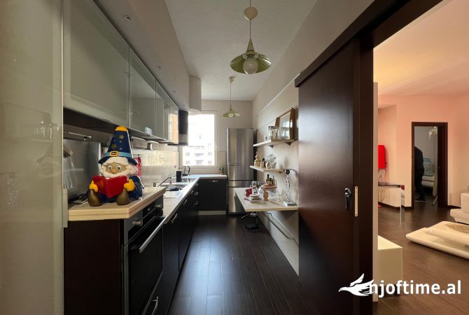 Shtepi me qera Apartament ne Tirane, 2+1, Mobilimi E mobiluar, Pagesa 800  Euro.
