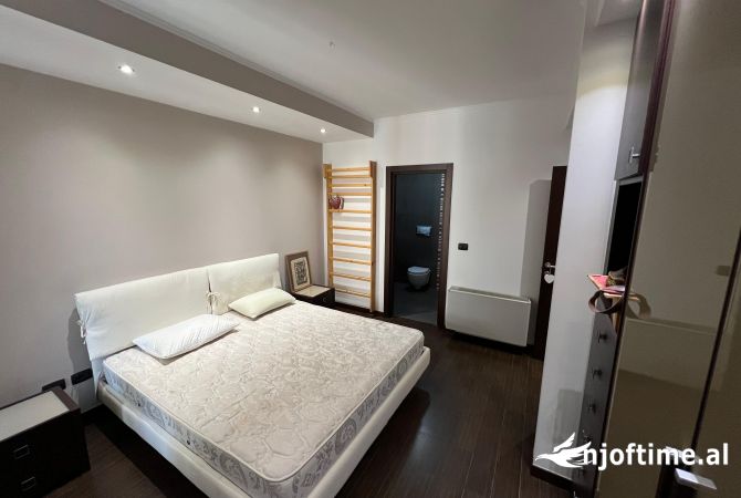 Shtepi me qera Apartament ne Tirane, 2+1, Mobilimi E mobiluar, Pagesa 800  Euro.