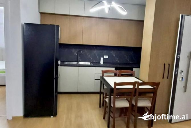 Shtepi me qera 2+1 ne Tirane - 1,100 Euro