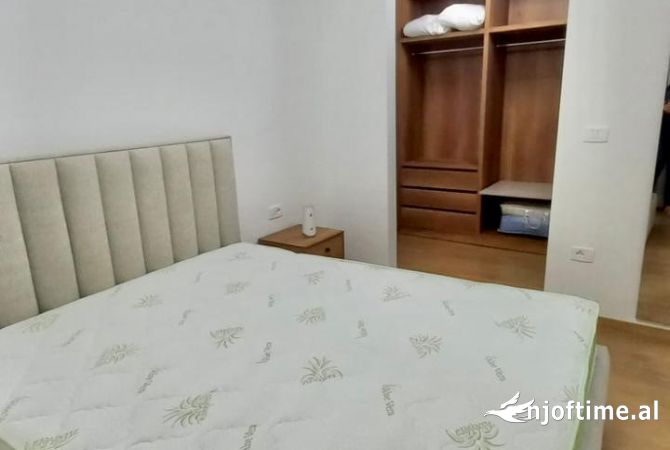 Shtepi me qera 2+1 ne Tirane - 1,100 Euro