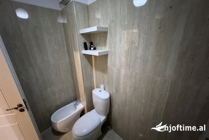 Shtepi ne shitje Apartament ne Tirane, 2+1, Mobilimi Bosh, pa mobiluar, Pagesa 145,000  Euro.