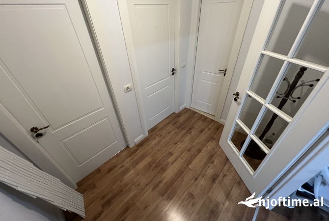 Shtepi ne shitje Apartament ne Tirane, 2+1, Mobilimi Bosh, pa mobiluar, Pagesa 145,000  Euro.