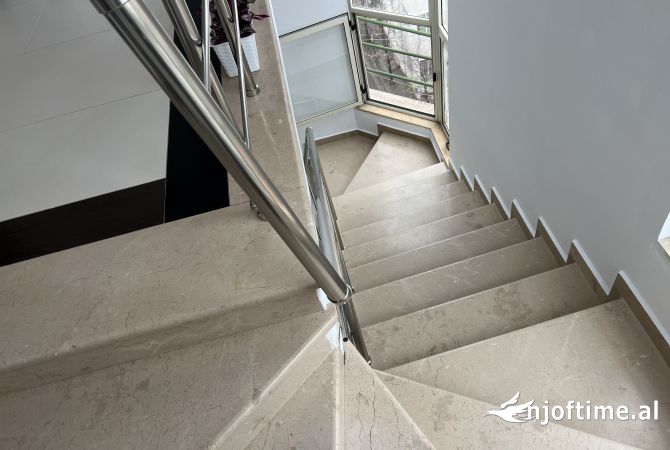 Shtepi ne shitje Apartament ne Tirane, 2+1, Mobilimi Bosh, pa mobiluar, Pagesa 145,000  Euro.