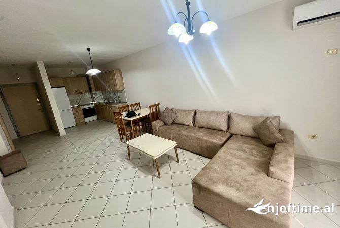 Shtepi me qera 2+1 ne Tirane - 400 Euro