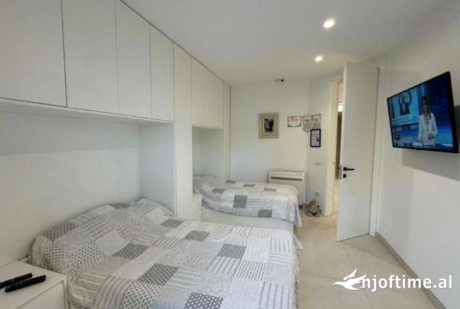 Shtepi ne shitje Apartament ne Tirane, 2+1, Mobilimi E mobiluar, Pagesa 270,000  Euro.