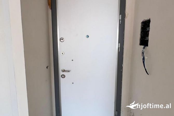 Shtepi ne shitje Apartament ne Tirane, 2+1, Mobilimi Bosh, pa mobiluar, Pagesa 155,000  Euro.