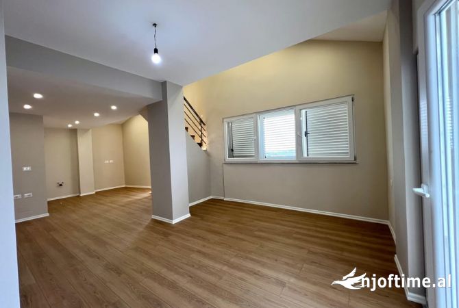 Shtepi ne shitje Duplex(shtepi me 2 kate) ne Tirane, 2+1, Mobilimi Bosh, pa mobiluar, Pagesa 170,000  Euro.