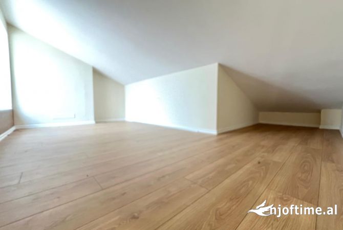 Shtepi ne shitje Duplex(shtepi me 2 kate) ne Tirane, 2+1, Mobilimi Bosh, pa mobiluar, Pagesa 170,000  Euro.